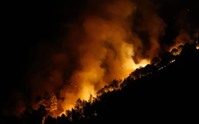 Flames del foc de Quiroga (Lugo) | Carlos Castro (Europa Press)