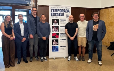 Directors i membres de la junta de Joventut de la Faràndula i el regidor Carles de la Rosa en la presentació de la temporada | Paula Sauquillo