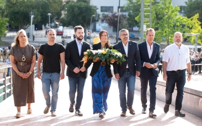 L'alcaldessa Marta Farrés i els portaveus municipals, a l'ofrena floral | Roger Benet
