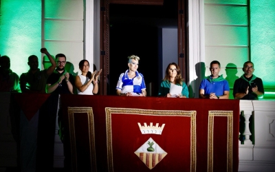Marta Pontnou i Laura Fa durant el pregó | Juanma Peláez (Ajuntament de Sabadell)
