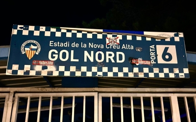 Enganxines de caire feixista aparegudes als voltants de la Nova Creu Alta