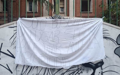 Pancarta a les portes de la Caserna | Pere Gallifa
