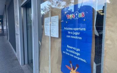 Cartell del nou Toys R Us al Paddock | Helena Molist