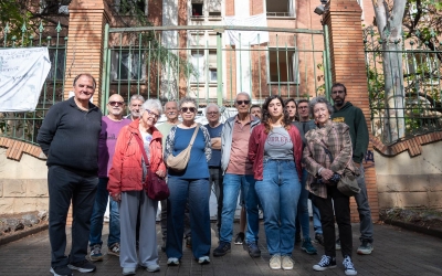 Membres de les entitats que han firmat el manifest, aquest matí davant l'antiga Caserna 