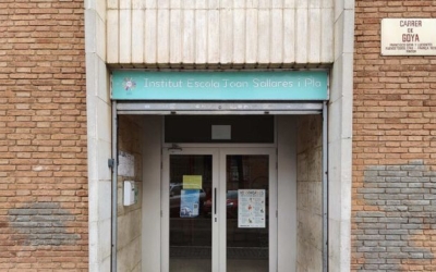 Entrada de l'institut-escola Joan Sallarès i Pla | Cedida