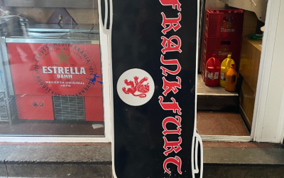 Rètol recuperat del frankfurt del passeig Manresa