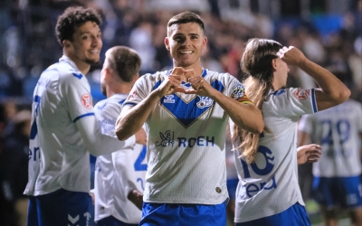 Arnau Campeny celebrant el seu gol en l'últim partit al Nou Sardenya | CE Europa
