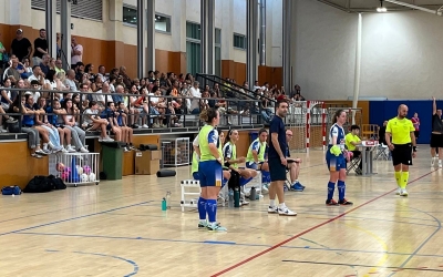 Les banquetes de Sabadell i Ripollet en un moment del partit | Adrián Arroyo