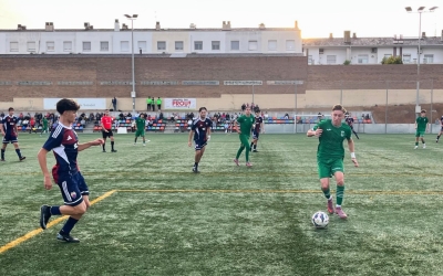 Aitor, autor del primer gol visitant, en una acció del partit | Adrián Arroyo
