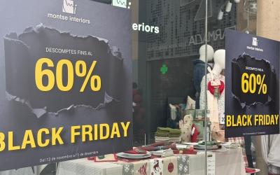 Els cartells de descomptes són visibles als carrers de Sabadell | Mireia Sans