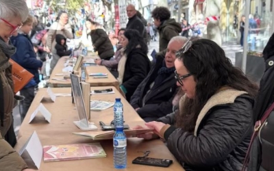 Signatura de llibres d'autors locals | Cedida