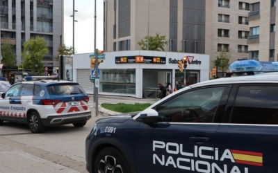 Patrulles de la Policia Nacional i els Mossos d'Esquadra a Sabadell Centre