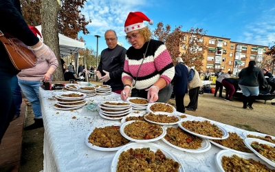 El moment de repartir les 'migas' | Helena Molist (RàdioSabadell)