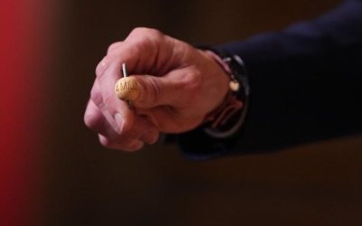 La bola de la Grossa abans de posar-la al bombo | ACN