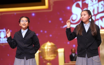 Les dues nenes de Sant Ildefons que han cantat la Grossa | ACN