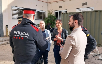 Marta Farrés parlant amb els tinents d'alcaldessa i els comandaments policials