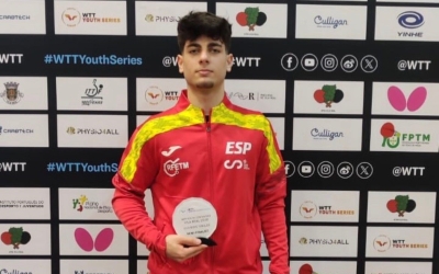 Luca Khidasheli amb la medalla de bronze aconseguida al WTT Youth Contender de Vila Real | CNS
