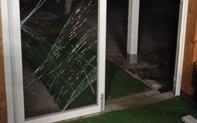 Porta trencada del gimnàs de l'estadi | CES