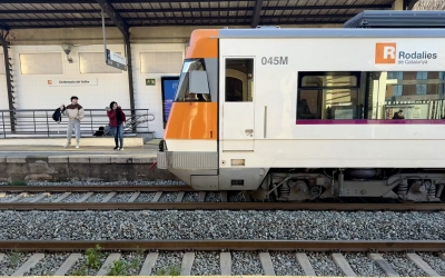 Un tren de Rodalies arribant a l'estació de Cerdanyola | Albert Segura (ACN)
