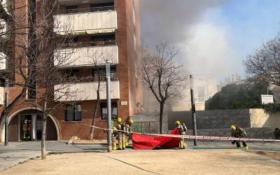 Els Bombers treballant en l'exiinció de l'incendi | Roger Benet (RàdioSabadell)