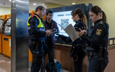 La Policia durant l'operació policial