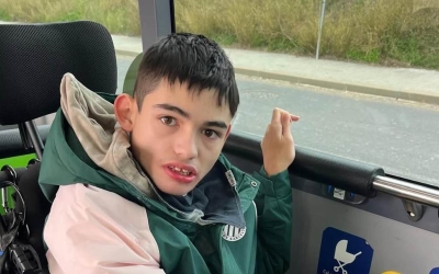 L'Ariel en un autobús de la TUS