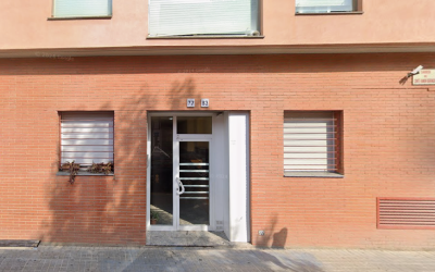 Façana del bloc on hi  ha previst el desallotjament per part de la Sareb