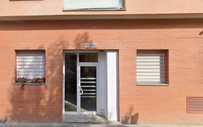 Façana del bloc on hi ha previst el desallotjament per part de la Sareb | Google Street View