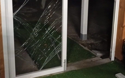 Porta trencada del gimnàs de l'estadi | CES