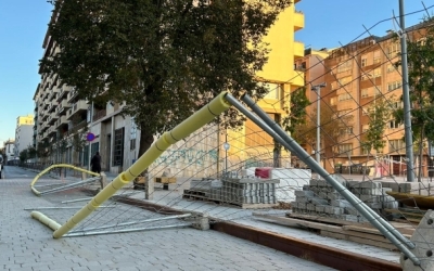 Una tanca caiguda en un episodi de vent | Arxiu