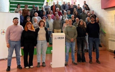 Els sis candidats de la Crida acompanyats dels participants a l'assemblea | Mireia Sans