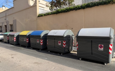 Els nous contenidors metàl·lics al carrer Josep Renom | Mireia Sans (RàdioSabadell)