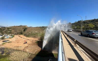 La columna d'aigua al Pont de la Salut
