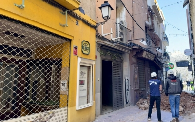 L'esfondrament de Ca l'Homedes ha aturat part de l'activitat comercial del carrer