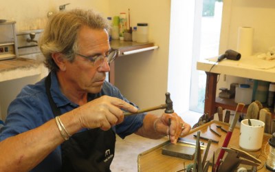 El joier sabadellenc Enric Majoral al seu taller | Cedida