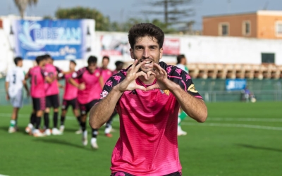 El màxim golejador celebrant un dels seus nou gols | CES