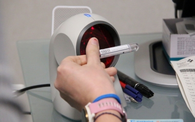 S'utilitzen tubs preetiquetats per evitar errors en l'extracció de mostres de sang