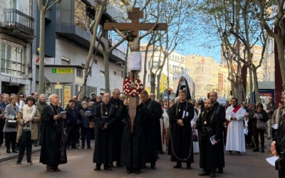 El Via Crucis baixant la Rambla | Mireia Sans