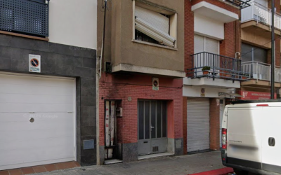 Pis al qual hi han calat foc | Google Street View