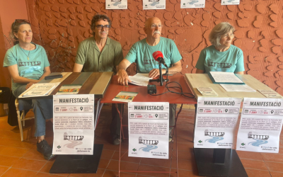 Membres de la Plataforma en Defensa del Riu Ripoll, aquest matí