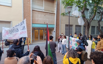 Protesta davant de l'Institut Escola Joan Sallarès i Pla | Pere Gallifa (RàdioSabadell)