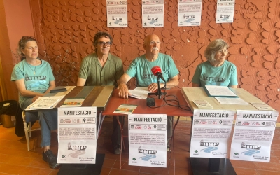 Membres de la Plataforma en Defensa del Riu Ripoll, aquest matí