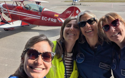 Núria Jar, amb l'armilla groga, abans de pujar a la missió | Cedida