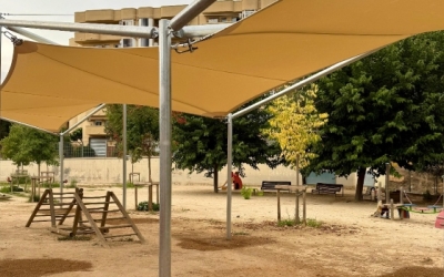 Un dels tendals que s'ha instal·lat a l'Escola Can Rull | Cedida