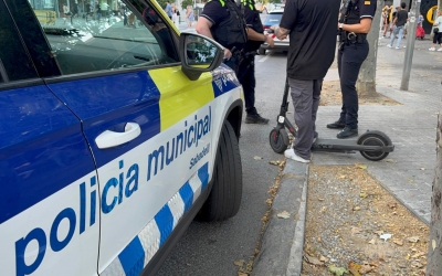 Agents de la Policia Municipal en el dispositiu 'Kanpai' de divendres