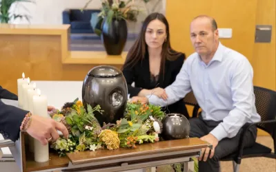 Una urna funerària en primer pla | Funerària Torra