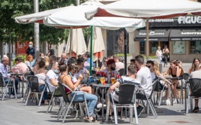 Terrasses al passeig de la Plaça Major
