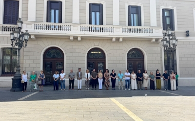Minut de silenci a la Plaça Sant Roc | Anna Clarà