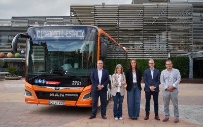 La directora general de Transports i Mobilitat, Susi López, durant la presentació de les millores de la línia interurbana C1 entre Sabadell i Castellar del Vallès.