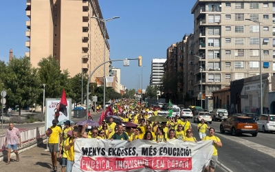 Els manifestants caminant per la Gran Via | Pol Peiró